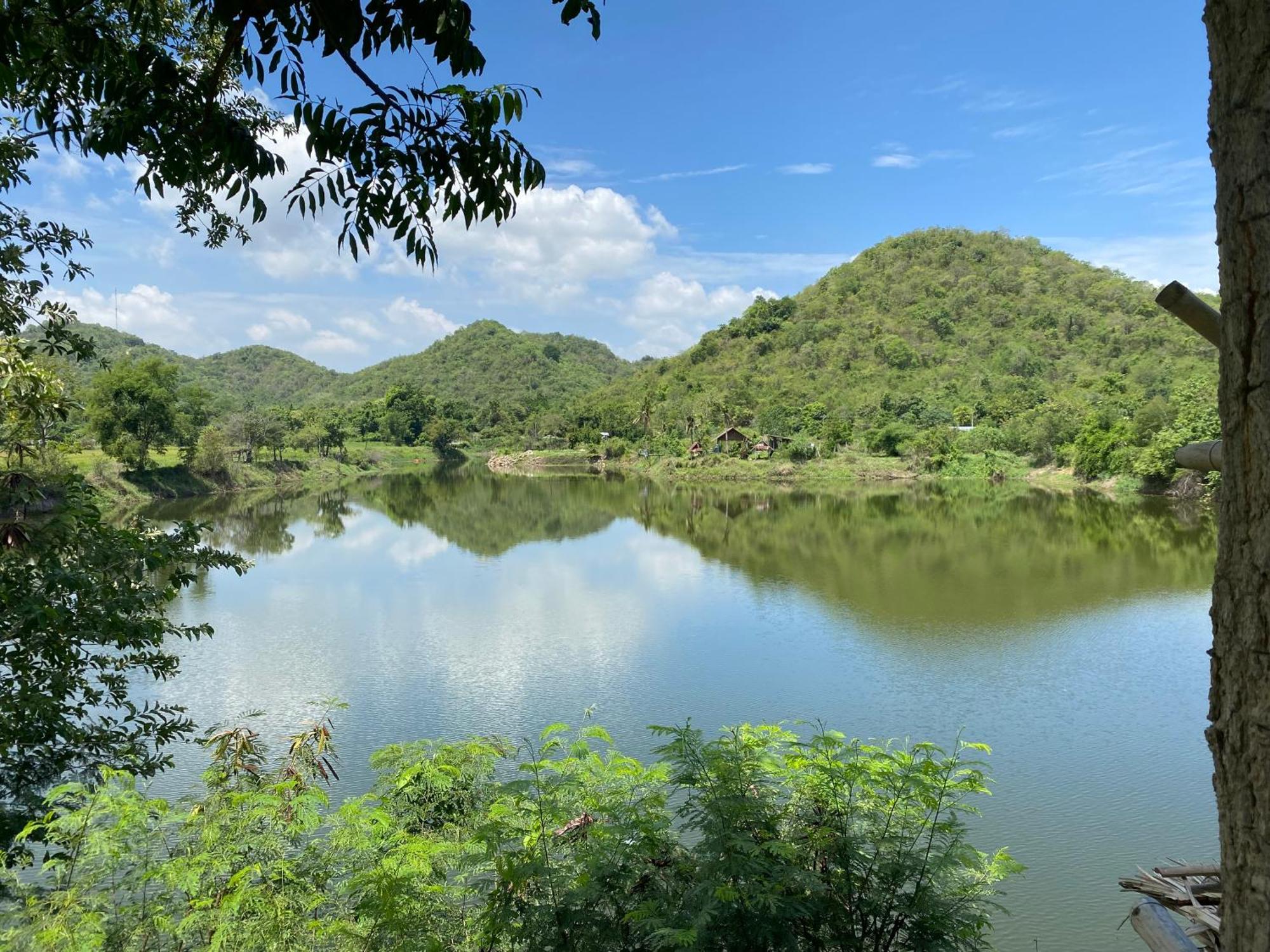 Royal Mountain Hut Hotel Ratchaburi Ngoại thất bức ảnh