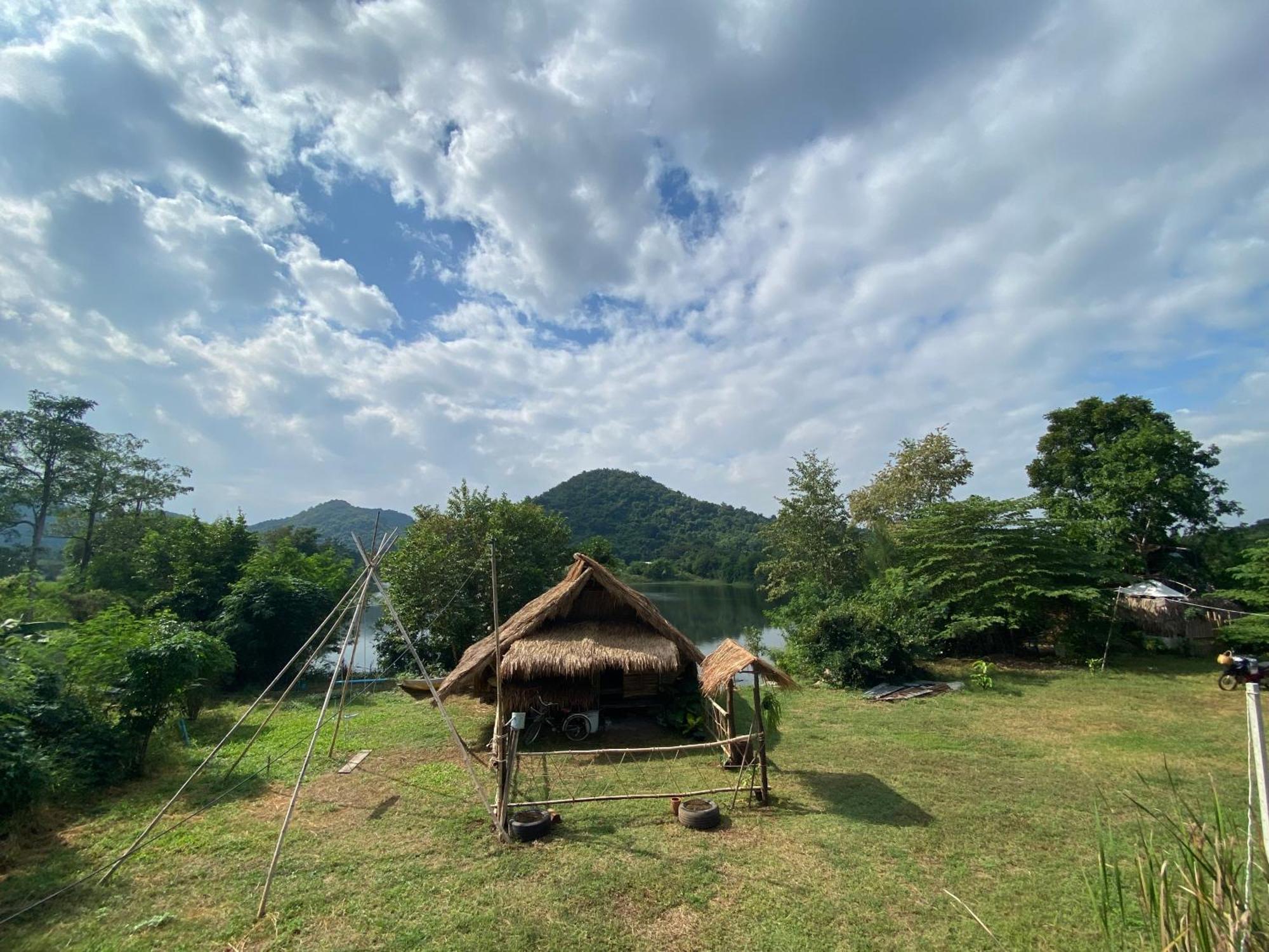 Royal Mountain Hut Hotel Ratchaburi Ngoại thất bức ảnh