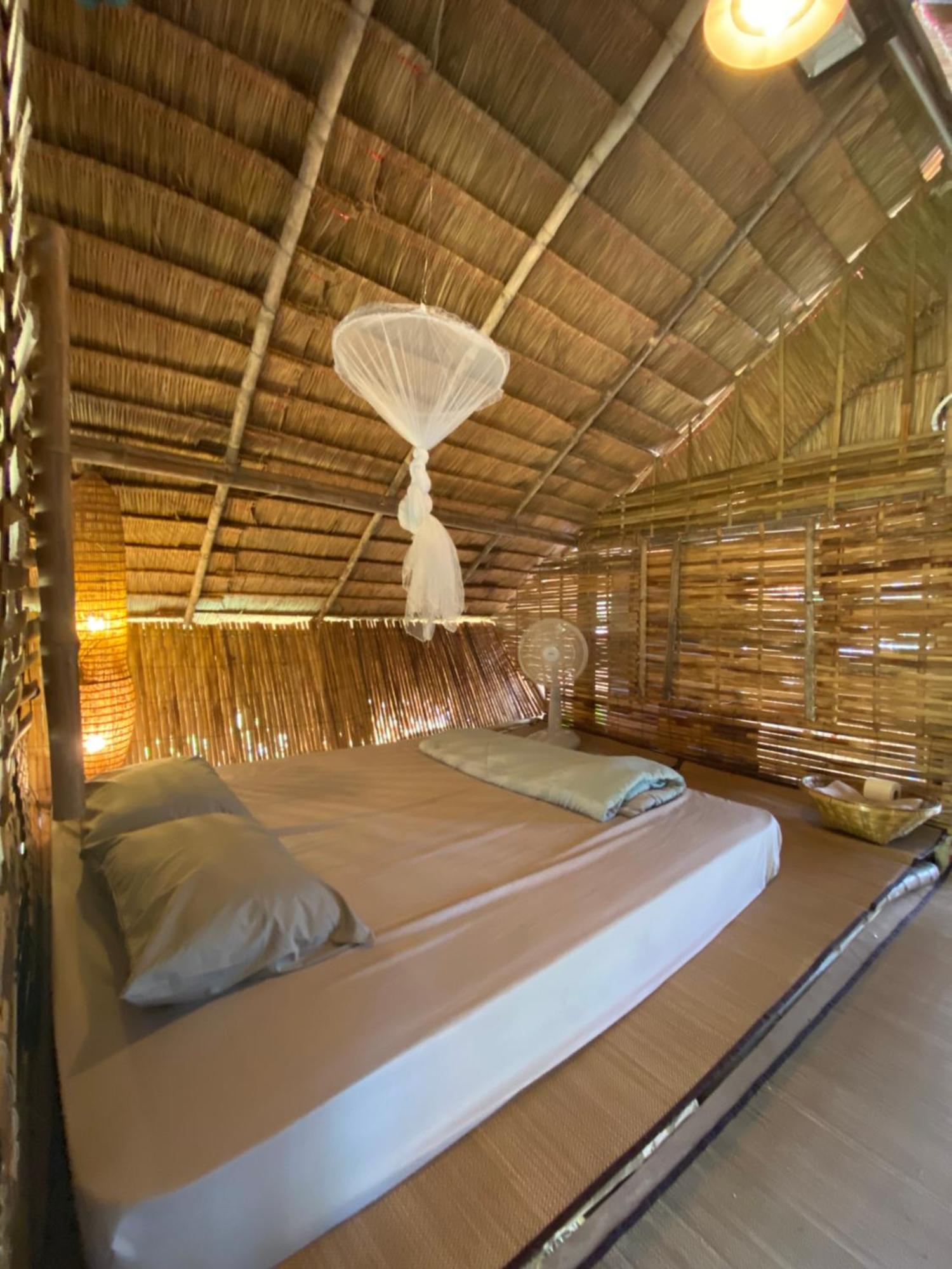 Royal Mountain Hut Hotel Ratchaburi Ngoại thất bức ảnh