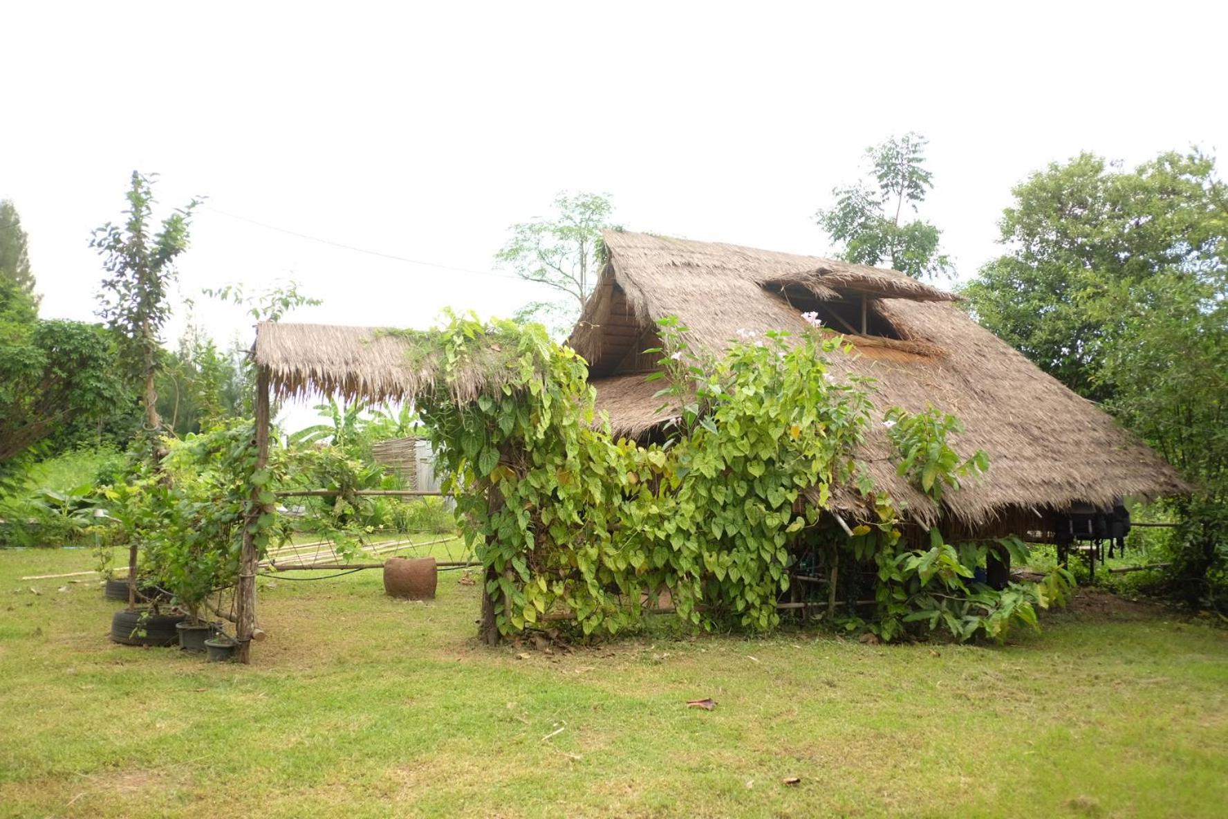 Royal Mountain Hut Hotel Ratchaburi Phòng bức ảnh