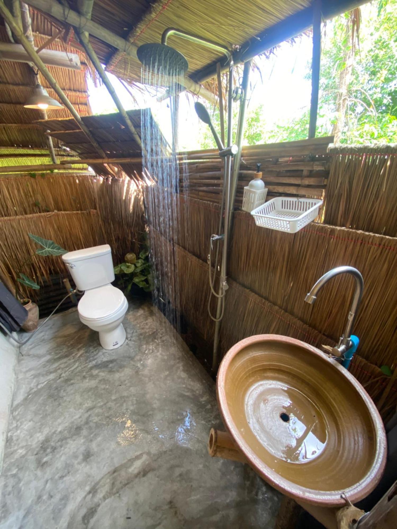 Royal Mountain Hut Hotel Ratchaburi Ngoại thất bức ảnh