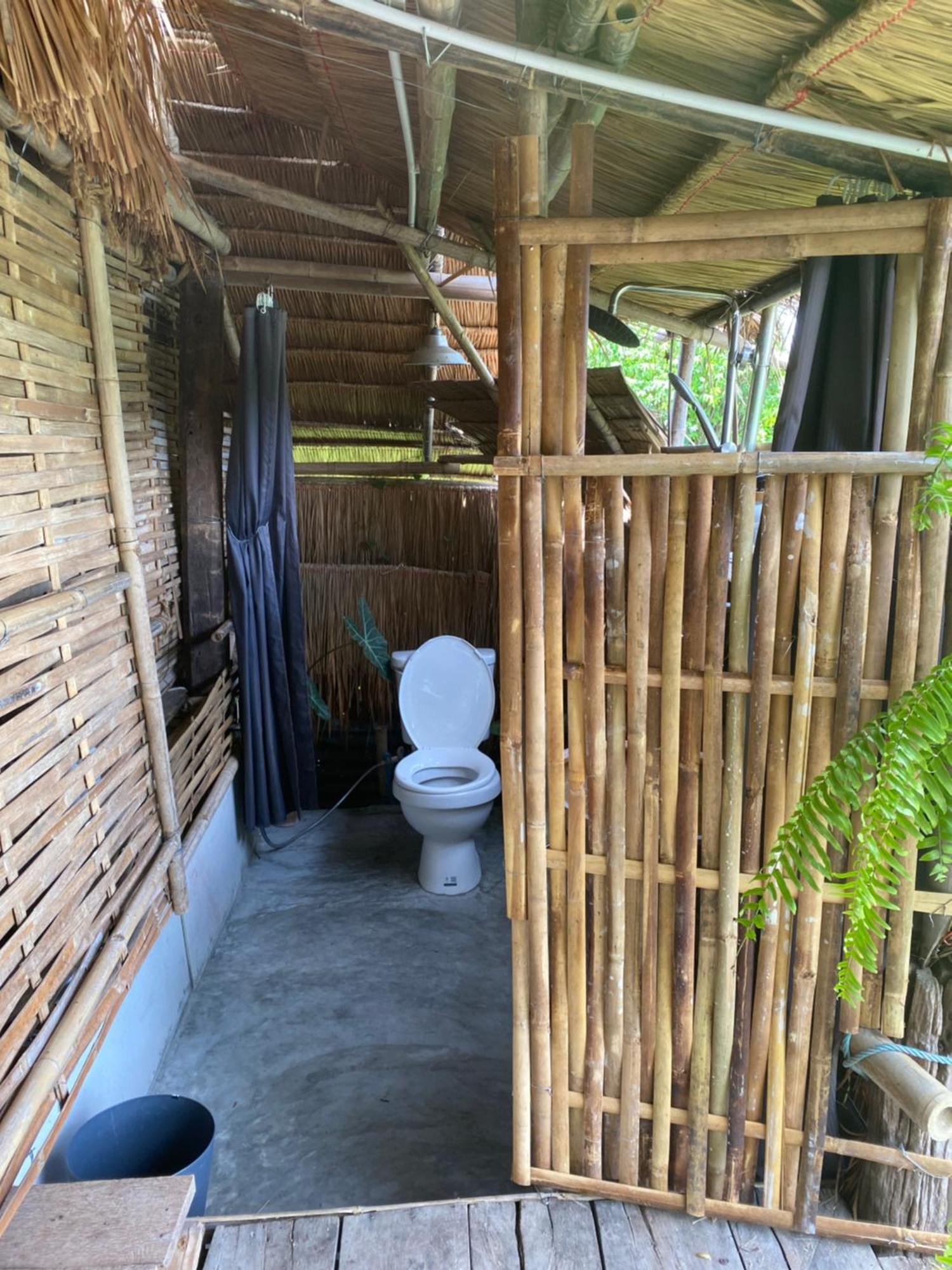 Royal Mountain Hut Hotel Ratchaburi Ngoại thất bức ảnh